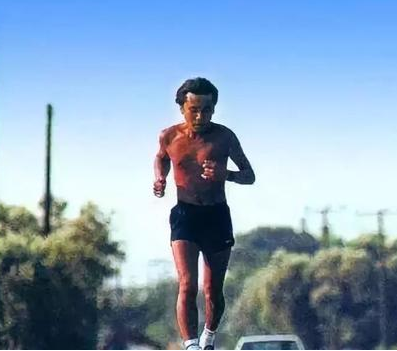 无缘诺奖的第13年，村上春树通过跑步重新定义成功