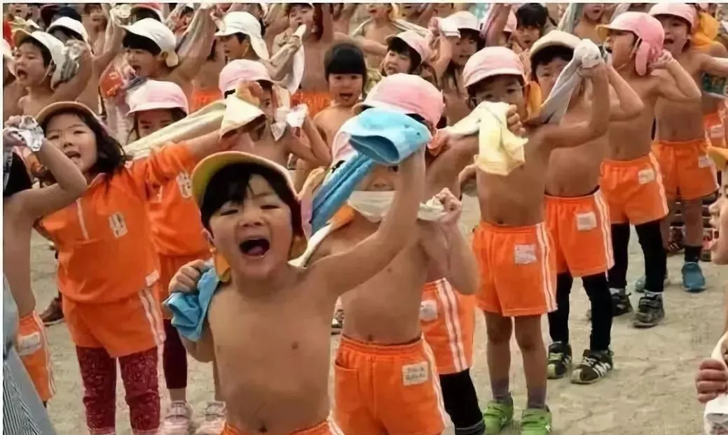 日本幼儿园的体育课，中国爸妈们看了“瑟瑟发抖” ...